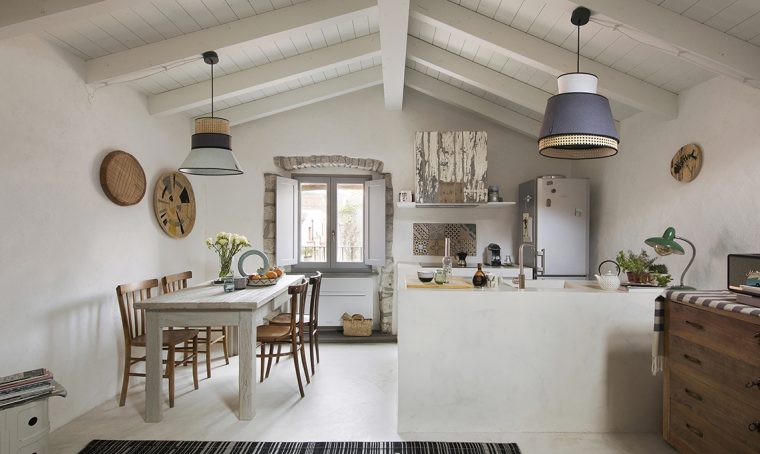In Sardegna la casa-torre dal sapore rustico e chic