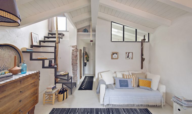 Come arredare il soggiorno in stile rustico-chic