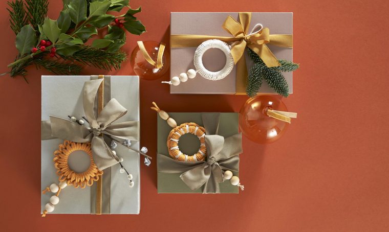 Natale: come realizzare il chiudi pacco in macramè
