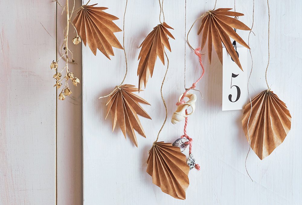 La decorazione di foglie con la tecnica della Paper Art