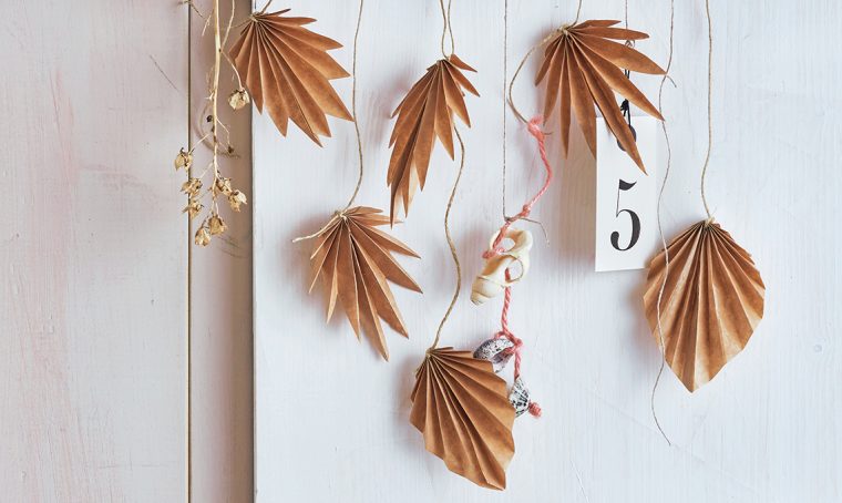 La decorazione di foglie con la tecnica della Paper Art