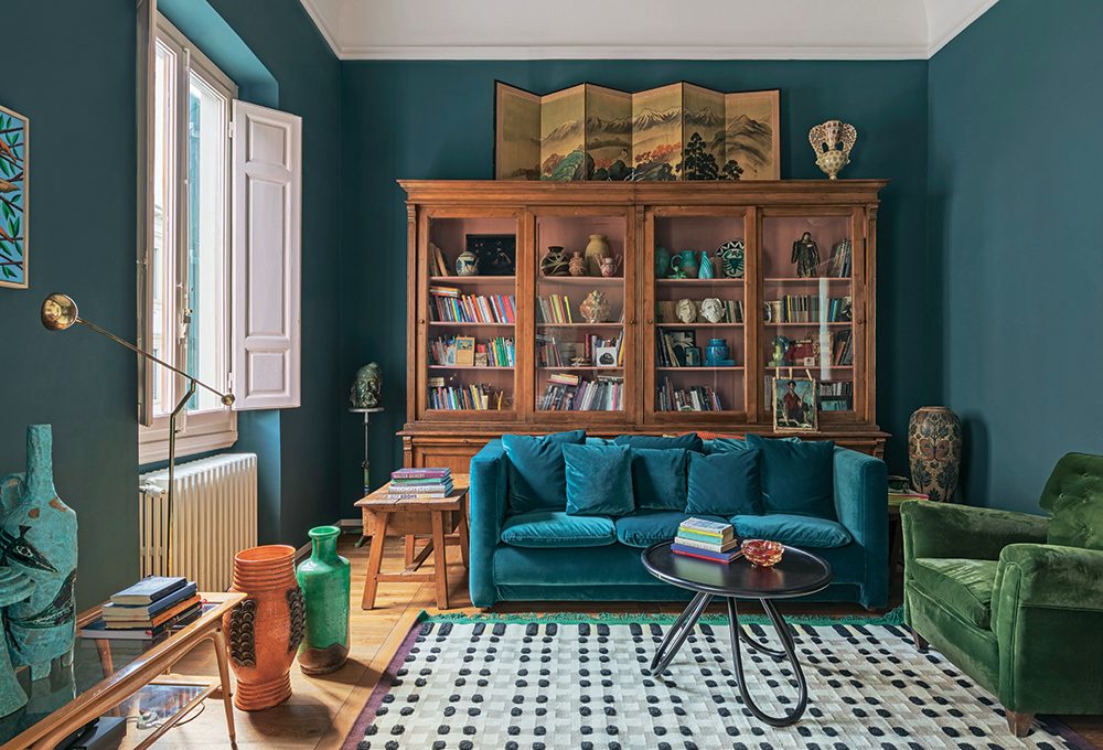 A Firenze, la villa classica di una gallerista si riempie di colore