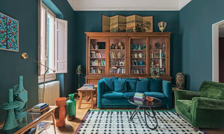 A Firenze, la villa classica di una gallerista si riempie di colore