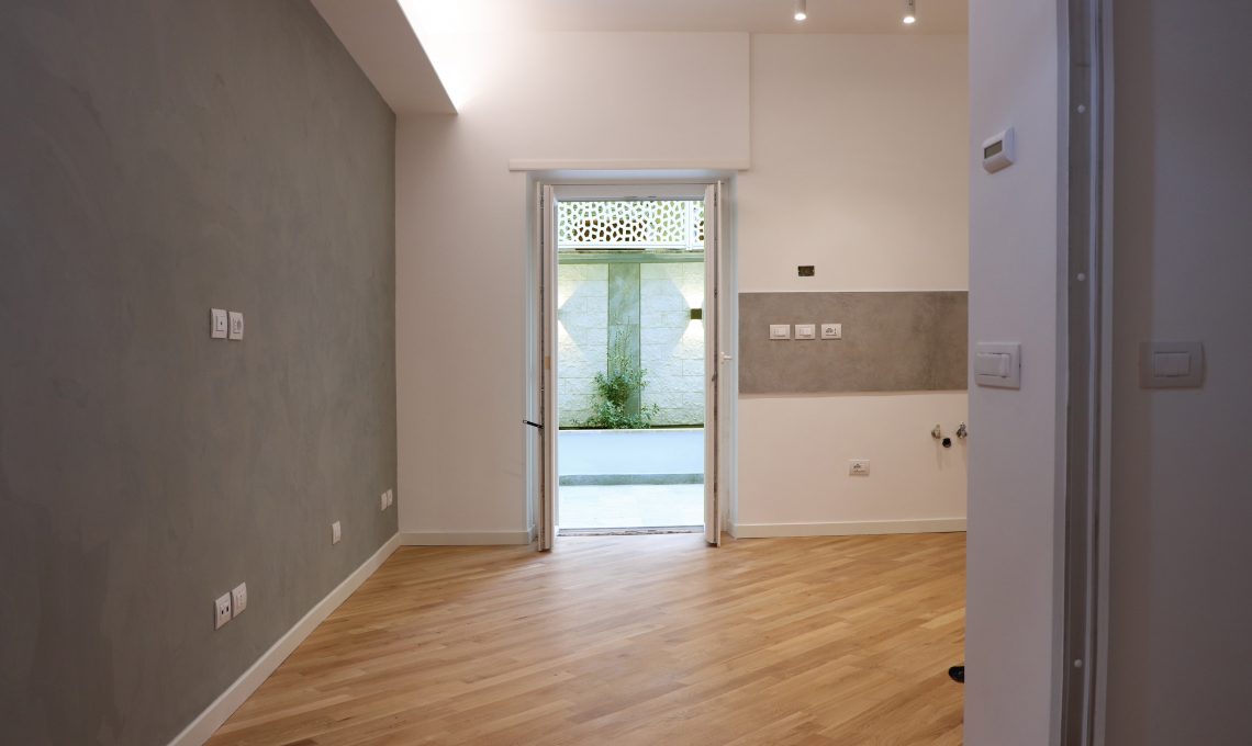 Ristrutturazione di un piccolo appartamento con giardino