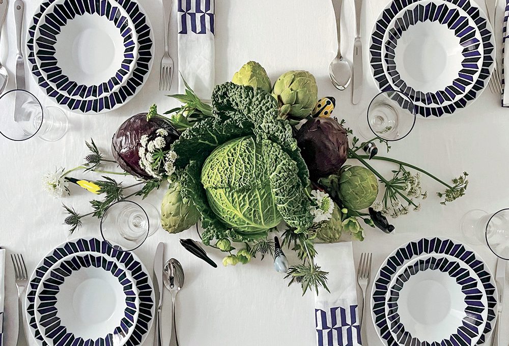 Mise en place: poesia e ironia in tavola con il cavolo