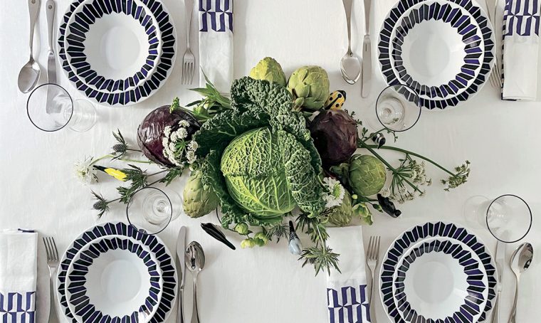 Mise en place: poesia e ironia in tavola con il cavolo