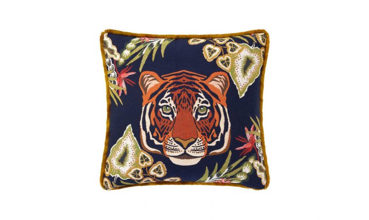 Shopping: le tigri protagoniste del décor