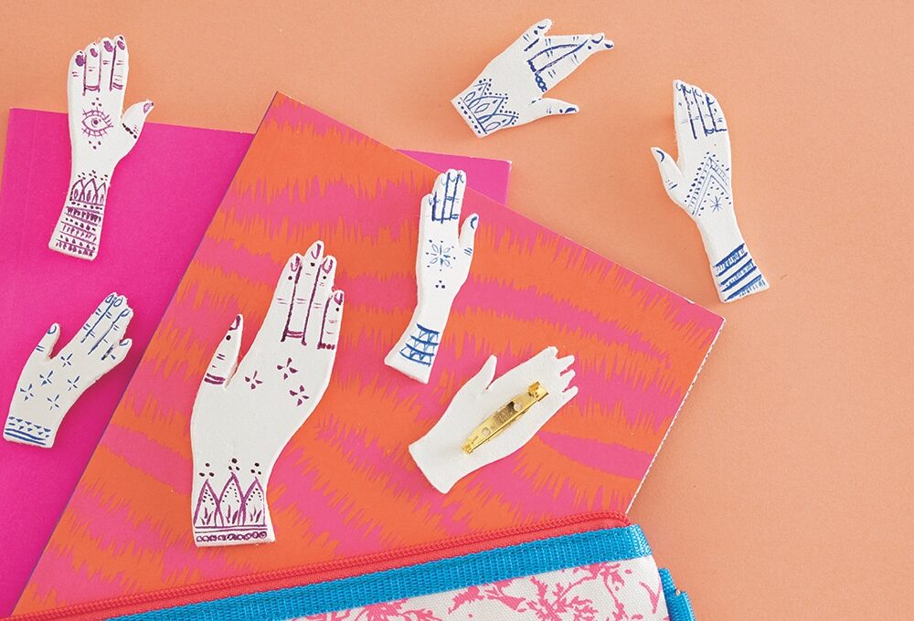 Come realizzare le spille a forma di mano