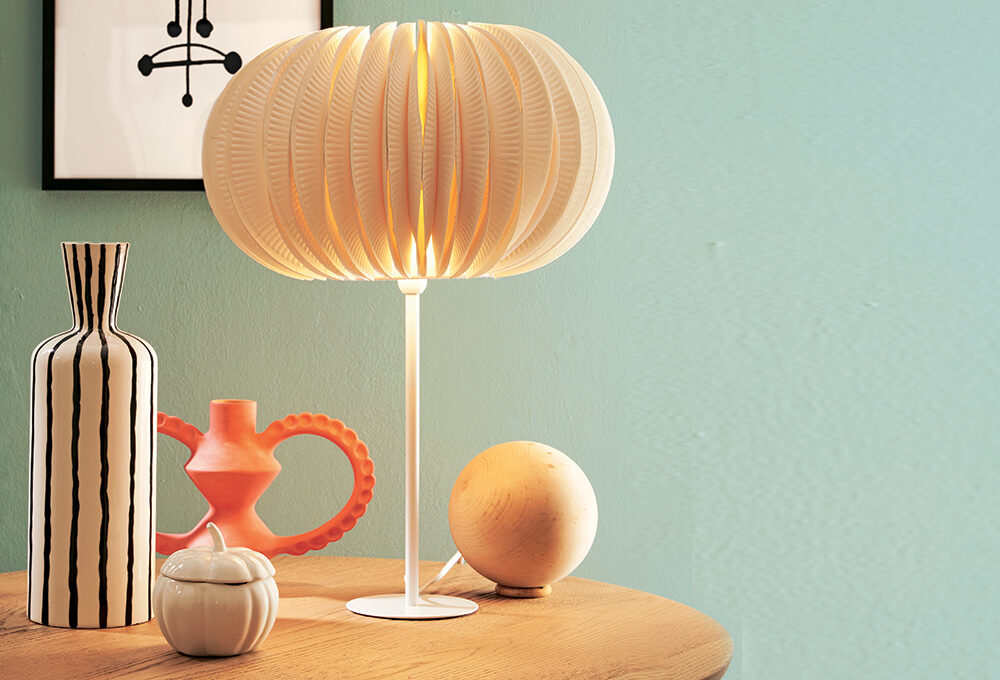 Come realizzare la lampada con i piatti di carta