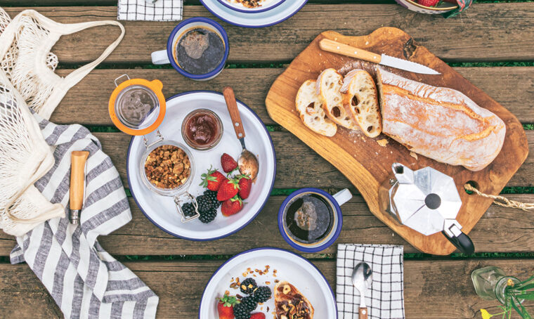 Cucinare (e apparecchiare!) in viaggio