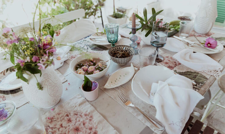 Mise en place: una tavola che celebra l’amicizia