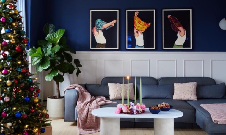 Natale in rosa&blu: copia lo stile pop di questa luminosa villa danese