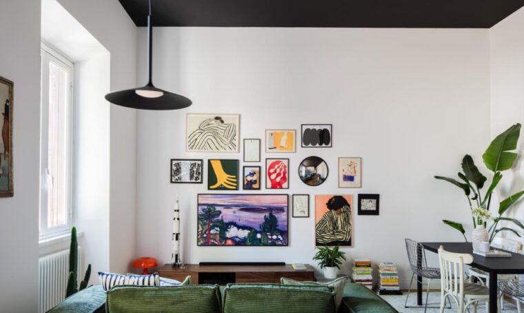 Soffitto nero e idee low budget per un bilocale di carattere