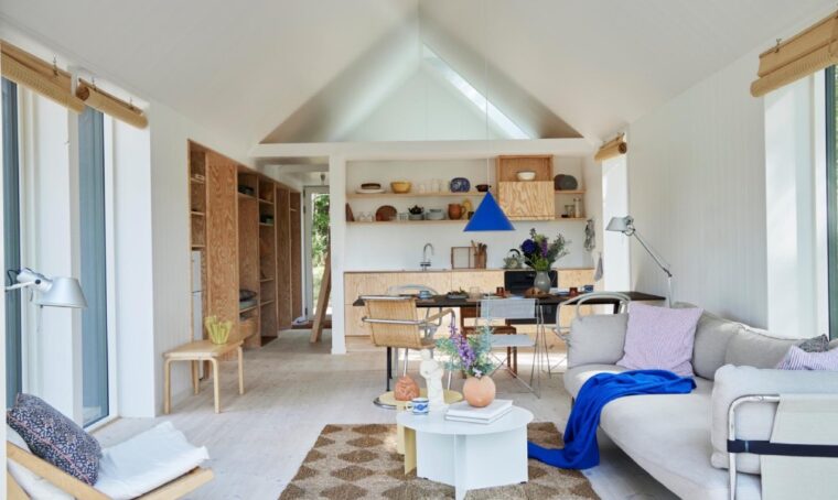 Una ‘cabin’ nordica immersa nella natura con arredi pre-loved