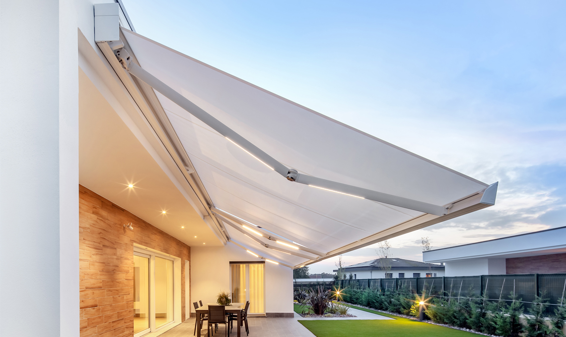 La tenda a bracci elegante e resistente